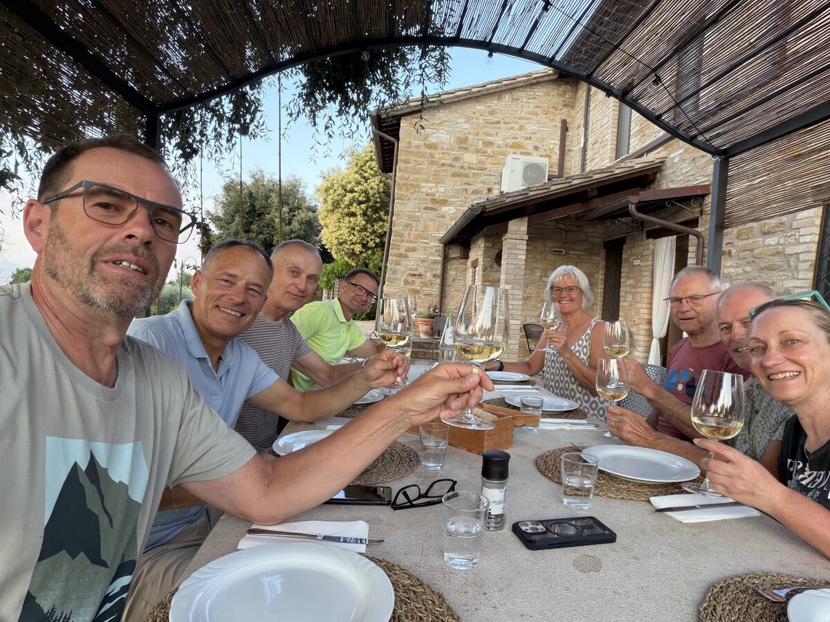 Gemeinsames Abendessen während der Urlaubsfahrt